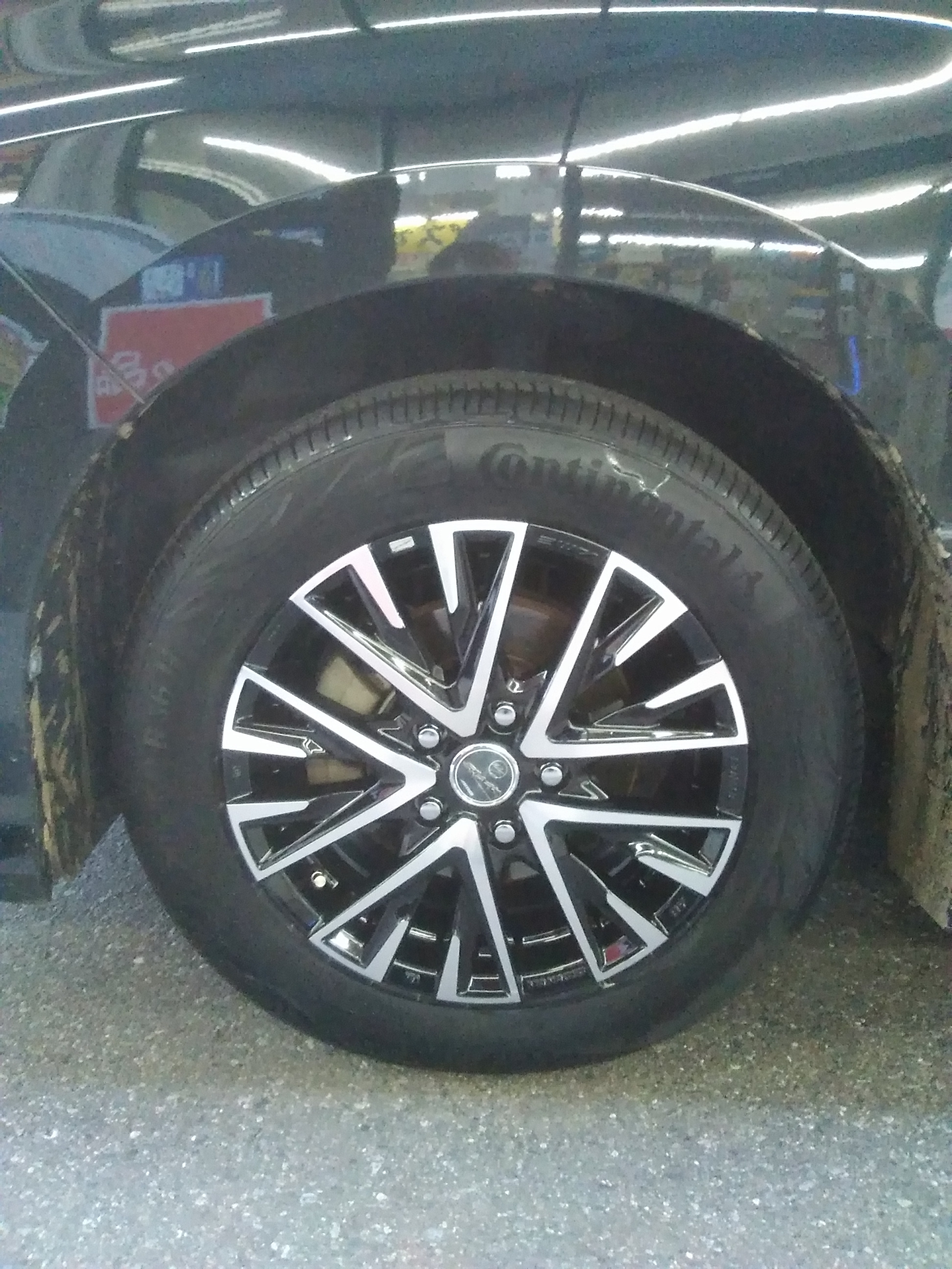 ヴォクシーにコンチネンタルCC6 205/60R16＆スマック・レジーナセット